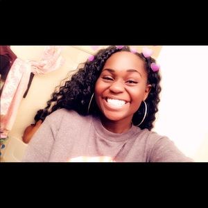 Meet your Posher, Anaya